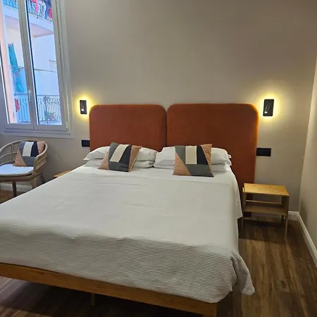 Albium Hotell 2*